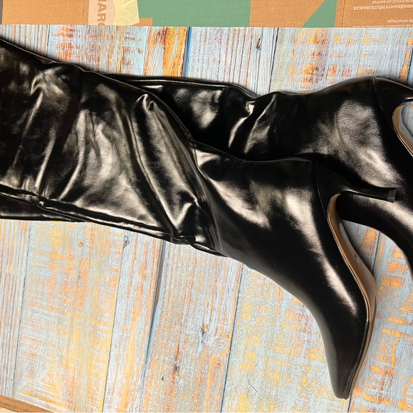 Black Thigh High Leather Women's Boots - Picture 4 of 10